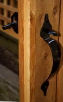 gate_detail2.jpg (159777 bytes)